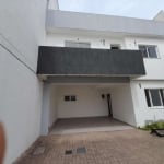 Casa em condomínio fechado, localizada na Rua Coronel Timóteo, bairro Camaquã em Porto Alegre. Com área privativa de 236.96m² e área total de 282.48m², essa casa conta com 3 quartos, sendo 1 suíte, 3 