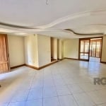 Casa com 4 suítes á venda no bairro Vila Conceição, condomínio Place Du Clef. Ótima casa em condomínio com 4 suítes, sendo 1 master com sacada, living 3 ambientes com lareira, lavabo, e ampla sacada c