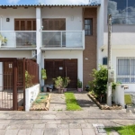 Casa no Loteamento Jardins do Prado, casa Geminada, com cozinha e sala integradas, pequeno patio nos fundos, boa orientação solar, com dois dormitorios, com sacada no quarto do casal.&lt;BR&gt;Venha c