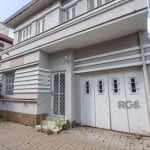 Apresentamos esta excelente casa com 207 m² privativos, perfeitamente localizada no bairro Moinhos De Vento. Com 3 dormitórios e 2 vagas de garagem, esta casa é a escolha perfeita para uso comercial o