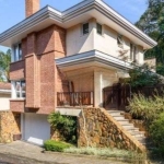 LINDA Casa em Condomínio fechado, alto padrão construtivo, próximo ao Guaíba, bairro: PEDRA REDONDA, zona sul de PORTO ALEGRE, RS.&lt;BR&gt;&lt;BR&gt;O condomínio fechado é de alto padrão construtivo,