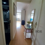 Vende-se casa/sobrado de 4 dormitórios com suíte e 249m² de área construída em rua calma e sem saída. Living com lareira, ampla copa e cozinha, banho social, dois lavamos e terraço. Tem espaço para pi