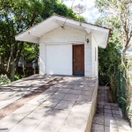 Casa Residencial | Bairro Tristeza | 2 vagas de garagem | 1 dormitório | Pátio | 56 m² privativos | IPTU isento |&lt;BR&gt;&lt;BR&gt;Casa residencial localizada no bairro Tristeza. Possui dois pisos, 