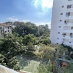 Apartamento de 3 dormitórios foi transformado em 2, fica Ar condicionado...móveis planejados. Tem terraço bela cobertura com churrasqueira e área de serviço separada, living para 2 ambientes, BEM ILUM