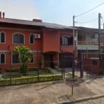 Casa de 04 dormitórios sendo 02 suíte com 03 pavimentos e 03 vagas de garagem.&lt;BR&gt;&lt;BR&gt;Living amplo, lavabo, cozinha, lavanderia, amplo pátio com churrasqueira. &lt;BR&gt;&lt;BR&gt;04 dormi