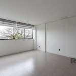 Esta sala comercial de 30 m² é ideal para o seu negócio! Conta com banheiro, piso em porcelanato e teto com acabamento em gesso. Situada em uma localização privilegiada, a apenas 100 metros da Rua Cam