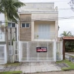 Casa totalmente reformada com excelente acabamento, 180m² de área privativa, com 3 dormitórios, sendo 1 suíte com cama de casal, banheira com hidro, sacada, living 2 ambientes com lareira, lavabo, coz