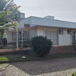 Excelente casa comercial de esquina, com clinica funcionando ,totalmente reformada ,recepção,amplo salão de espera, amplo consultório,biombo , sala de pesagem, banheiro adaptado ,circulação , banheiro