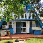 Casa estilo 'Chalezão rústico' em madeira, habitável, em terreno medindo: 12,83 x 50,00, amplo pátio c/ piscina, churrasqueira, nos fundos amplo pavilhão multiuso em estrutura de alvenaria, 