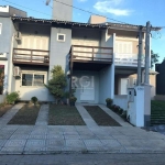 vende lindo sobrado no Lagos de Nova Ipanema, 03 dormitórios, 2 banheiros, 01 suíte, 1 lavabo, cozinha, quartos e banheiros mobiliados, espaço gourmet nos fundos com portas de vidro, piscina privativa