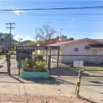 CASA TÉRREA EM CONDOMÍNIO FECHADO - 03 QUARTOS SENDO 01 SUITE - APROXIMADAMENTE 150M² DE ÁREA PRIVATIVA - 02 VAGAS DE ESTACIONAMENTO&lt;BR&gt;&lt;BR&gt;Casa térrea em condomínio para locação no Bairro