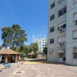 Apartamento térreo em condominio fechado para locação no bairro Cavalhada, com aproximadamente 41m² de área privativa, piso laminado, 01 dormitório, living, cozinha com pia, área de serviço com tanque