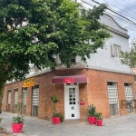 Casa Comercial de Esquina para Venda no Menino Deus - 200m²&lt;BR&gt;&lt;BR&gt;Excelente oportunidade para quem busca um imóvel com grande potencial comercial no bairro Menino Deus! Casa de esquina co