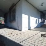 Casa comercial disponível para locação no bairro Cavalhada, em Porto Alegre. Com 200m² de área privativa e 300m² de área total, o imóvel possui dez salas, dois banheiros (sendo um adaptado para cadeir