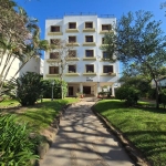 Ótima cobertura duplex, com vista perene, 3 dormitórios, sendo 1 suíte, living amplo com 2 ambientes, cozinha e copa, área de serviço independente, dependência de empregada e banheiro auxiliar... no 2