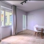 Apartamento de 1 Dormitório Reformado no Bairro Petrópolis&lt;BR&gt;&lt;BR&gt;1 quarto espaçoso com piso laminado.&lt;BR&gt;Área de estar com piso laminado, proporcionando aconchego e elegância.&lt;BR