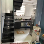 Cobertura para venda no bairro Jardim Lindóia. Possui 02 dormitórios sendo 01 suíte com closet. Banheiro social, cozinha, living para 02 ambientes com lareira. &lt;BR&gt;Acabamento em gesso em todas a