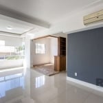 Excelente apartamento de 3 dormitórios transformado em 2, sendo 1 suite com armários sob medida,split,banheiro com balcão, espelho, box, chuveiro a gás. 1 dormitório com armários aéreos,banho social c