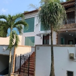 Casa triplex emcondomínio fechado na Taquara com 200M²