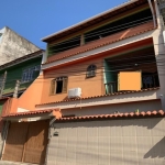 Casa Triplex disponível para venda!  Com 4 quartos, incluindo uma suíte