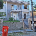 Casa à Venda Muito Bem Localizada no Bairro Trindade, Florinanópolis !!