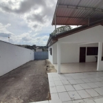 casa linda e reformada, com galpão nos fundos.