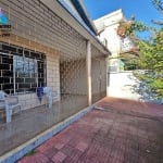 Vendo casa ampla , solta, com 3 suites, jardim, quintal no Bairro de Fátima