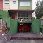 Sobrado 220m², 4 Dormitórios, 4 Vagas, Quintal amplo na Vila Scarpelli, Santo André.