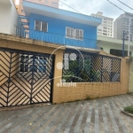 Sobrado de 234m² à venda em Santo André-SP, na Vila Bastos! com 4 quartos, 1 suíte, 2 salas, 3 banheiros e 3 vagas de garagem