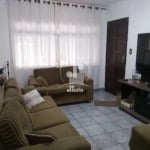 Casa de 190m² à venda em Santo André-SP, Parque Capuava, com 2 quartos, 1 sala, 2 banheiros, 4 vagas de garagem.