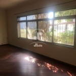 Casa a venda no Bairro Silveira, 345m² de terreno com casa de 188m², com 3 dormitorios, 2 banheiros, cozinha ampla, 4 vagas de garagem.