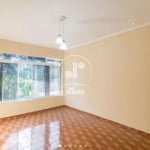 Casa térrea a venda com 229m², 2 dormitórios, 2 banheiros, 2 vagas, na Vila Linda, Santo André/SP.