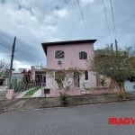 Casa com 3 quartos para alugar na Rua Raimundo Correia, 530, Estreito, Florianópolis