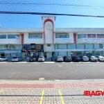 Sala comercial com 2 salas para alugar na Avenida Leoberto Leal, 1205, Barreiros, São José