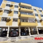 Apartamento com 3 quartos para alugar na Avenida Governador Ivo Silveira, 1413, Capoeiras, Florianópolis