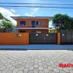 Casa com 3 quartos para alugar na Rua Coruja Dourada, 643, Campeche, Florianópolis