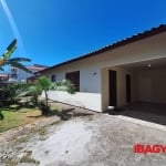 Casa com 2 quartos para alugar na Areia Branca, 116, Ingleses do Rio Vermelho, Florianópolis