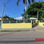 Casa com 3 quartos para alugar na Rodovia Haroldo Soares Glavan, 1776, Cacupé, Florianópolis