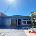 Casa com 3 quartos para alugar na Rua Joe Collaço, 100, Córrego Grande, Florianópolis