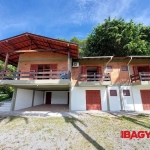 Casa com 5 quartos para alugar na Rua Isid Dutra, 1410, Sambaqui, Florianópolis