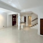 Casa de Vila Jardim América, 300m²,4 dormitórios, 2 suítes e 1 vaga.