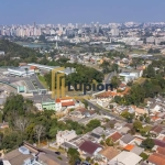 Triplex com amplo terreno no Santa Inácio, a 2 quadras da Universidade Tuiuti