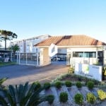 Apartamento de 03 quartos e 01 vaga de garagem.