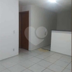 Apartamento no Condomínio Monte Doro.