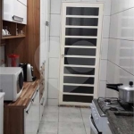 Casa térrea com  3 dormitórios, sendo 1 suíte.