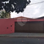 Casa térrea com 02 salões comerciais para venda na Vila São José.