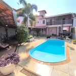 Casa à Venda no Santa Marta com 3 Suítes e Piscina