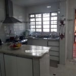 CAXINGUI LINDA CASA COM 3 DORMS; SUÍTE, 2 VAGAS E ÁREA DE CHURRASQUEIRA. FL23