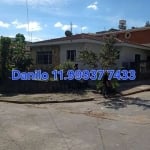 Casa com 3 dormitórios e três vagas. FL51