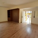 Linda casa Térrea em condomínio, Reformada, 3 suites, 5 Wc, 6 vagas e churrasqueira - FL22